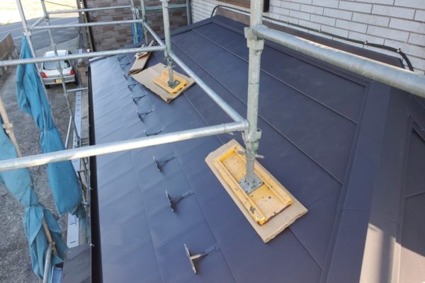 千葉県袖ケ浦市　屋根葺き替え工事　台風　雨漏り修理　瓦屋根から金属屋根へ