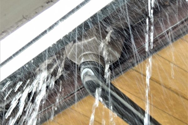 袖ヶ浦市の雨樋修理費用相場と正しい業者選びで雨に備えよう