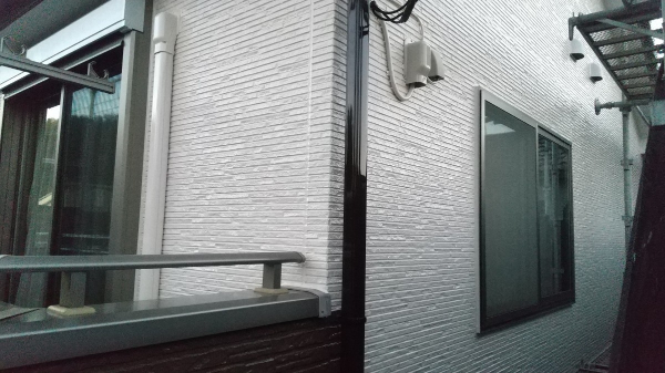 縦樋塗装完了ベランダ横