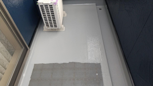 ベランダ床中塗り２枚目
