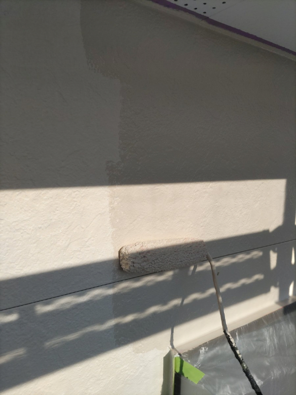 屋根カバー・外壁塗装_中塗り