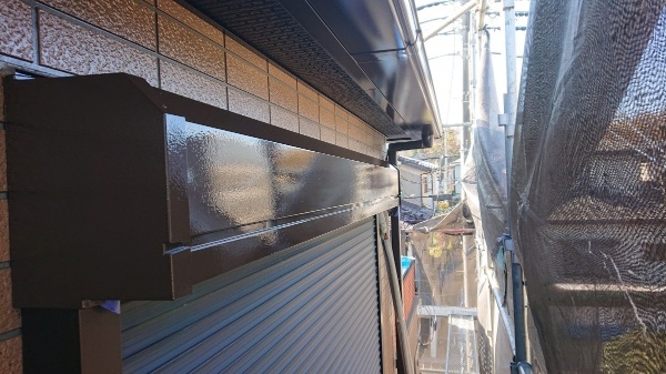 外壁塗装・水切り板金修繕_シャッターボックス塗装後