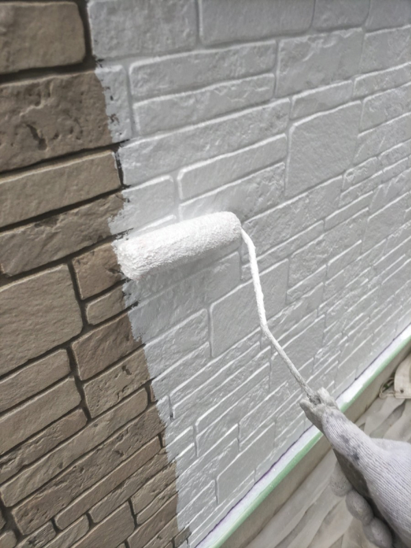 屋根カバー・外壁塗装_下塗り（外壁下）