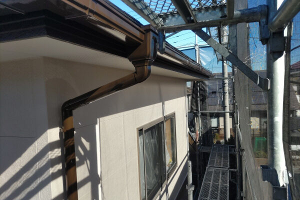 屋根カバー・外壁塗装_雨どい塗装後