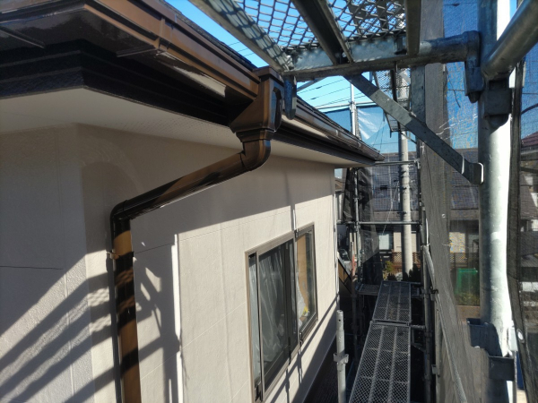 屋根カバー・外壁塗装_雨どい塗装後