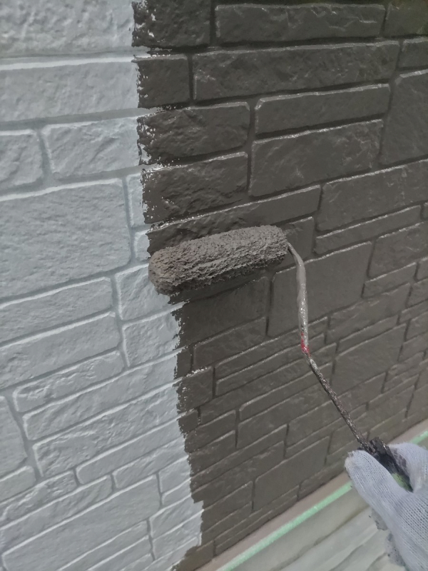 屋根カバー・外壁塗装_中塗り（外壁下）