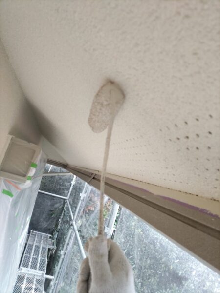 木更津市・Y様｜屋根塗装・外壁塗装⑨_軒天塗装中