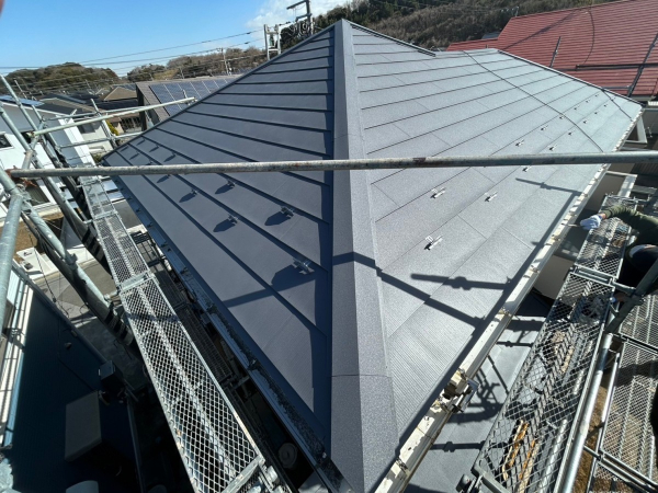 屋根カバー・外壁塗装_完工屋根