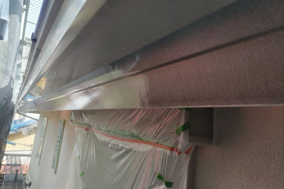 木更津市・Y様｜屋根塗装・外壁塗装⑨_鼻隠し塗装中アイキャッチ