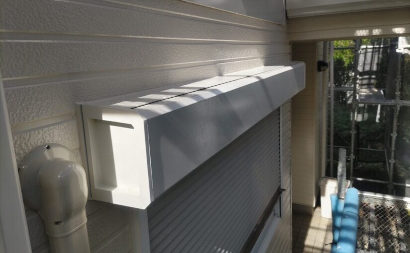 木更津市・Y様｜屋根塗装・外壁塗装⑪_シャッターボックス塗装中アイキャッチ