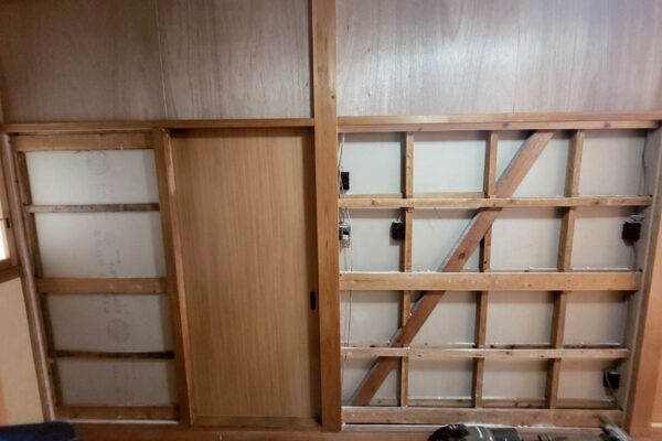 袖ヶ浦市・U様｜フロア・クロス②_砂壁撤去後